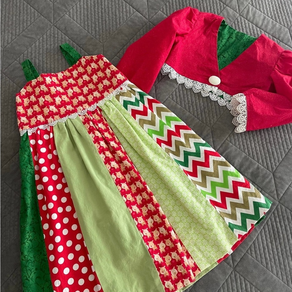 Beautiful dress w/matching coat 3T. Fully lined dress and coat. Great condition.